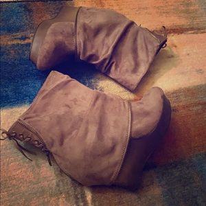 Brown suede wedge bootie